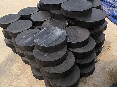 凌源市板式橡胶支座由若干层橡胶片与薄钢板经加压硫化